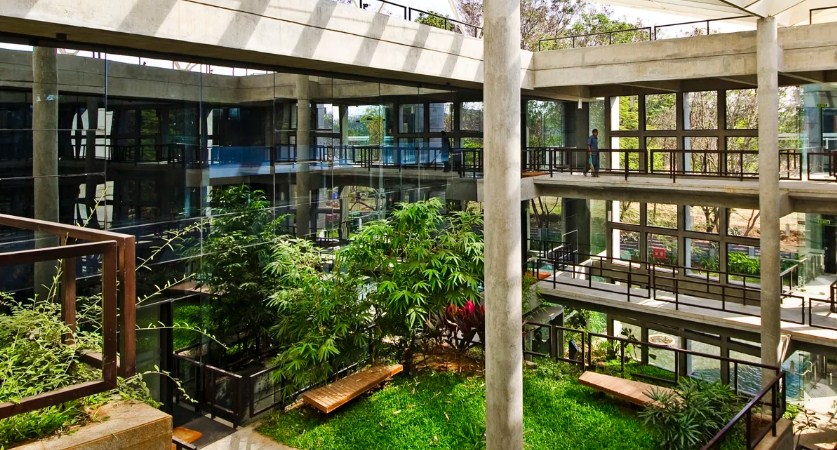 Khu vườn nhiệt đới trong tòa văn phòng ở Ấn Độ