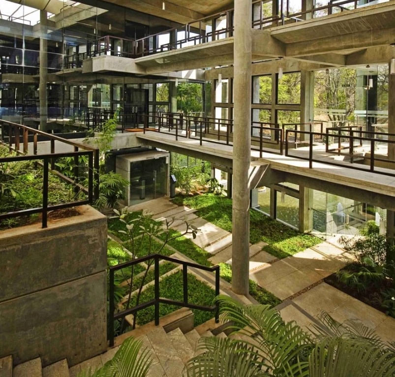 Khu vườn nhiệt đới trong tòa văn phòng ở Ấn Độ