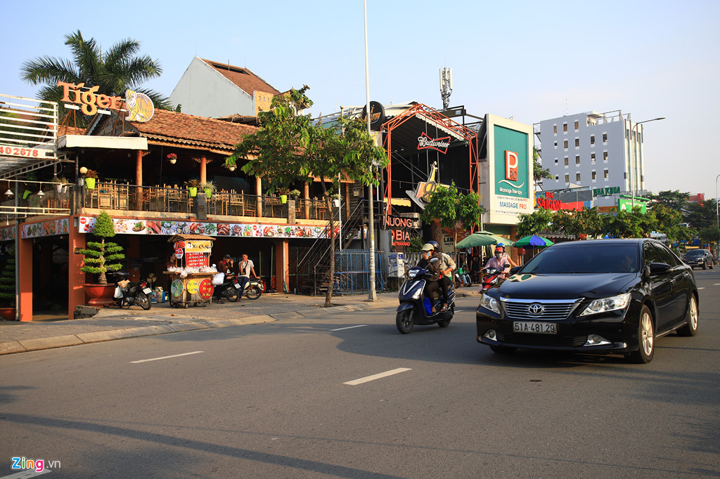 nhà hàng đường Trần Não