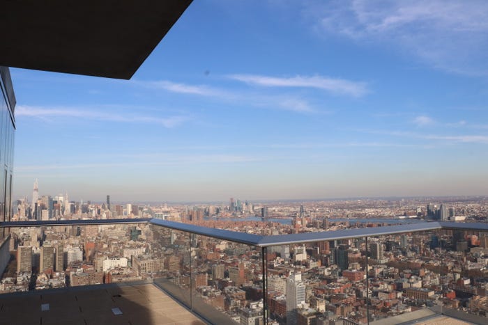 khung cảnh thành phố New York nhìn từ sân thượng
