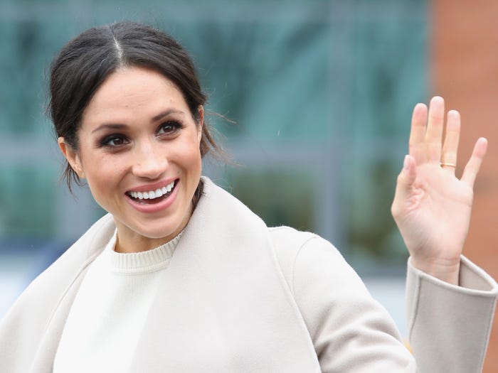 công nương Meghan Markle vẫy tay chào