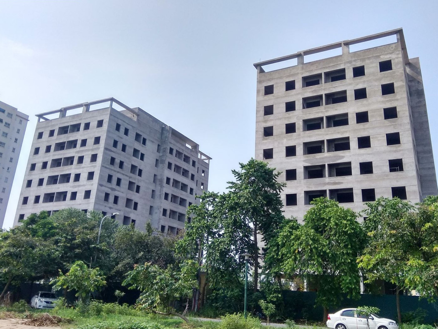tòa nhà cao tầng đã xây thô xong