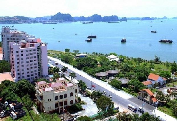 Dự án condotel nằm cạnh biển.