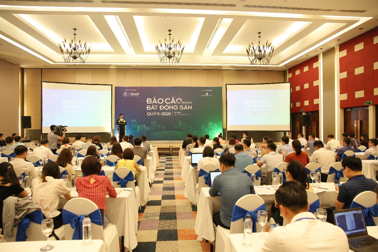 Nhiều người tham gia buổi công bố báo cáo thị trường bất động sản của Batdongsan.com.vn