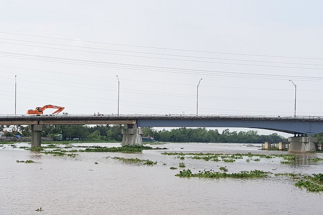 cây cầu bắc qua sông Vàm Cỏ Tây