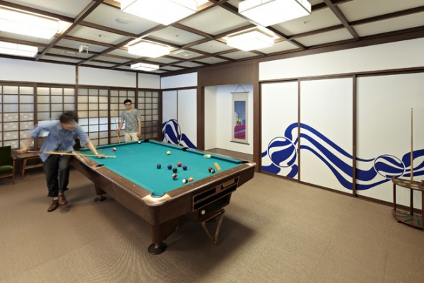 Another popular feature among technology office is space dedicated to recreation. This pool table, frequently used for blowing off steam or simply getting the creative juices flowing, is just one of many entertainment and recreation options on the Google Tokyo campus.