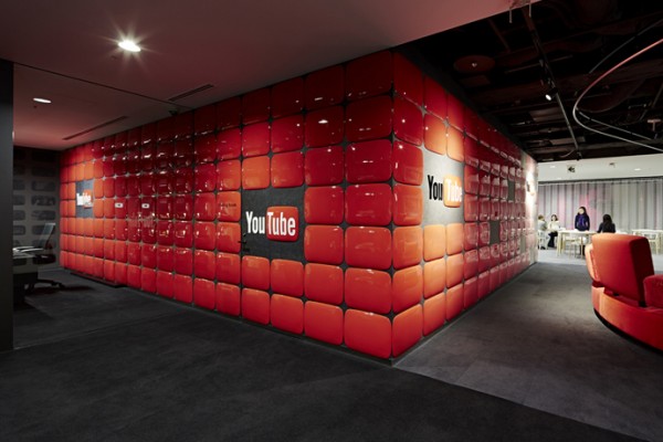 31 red vinyl wall treatement