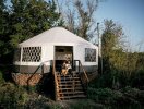                          Cặp đôi dựng lều yurt tìm cuộc sống yên bình giữa thiên nhiên                     